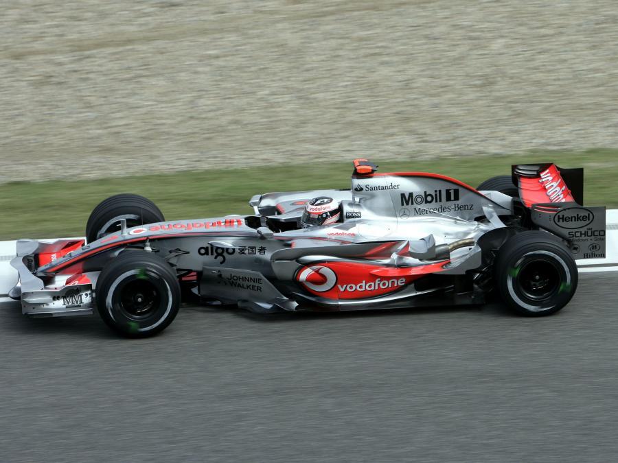  McLaren Mercedes-Benz MP4-22 2007 года  (фото 8 из 16)